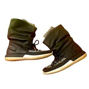 Roshe Two Hi Flynit Style Size 7